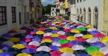 O sucesso das sombrinhas coloridas de Águeda