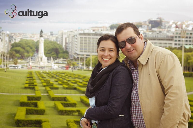 O Parque Eduardo VII, em Lisboa, foi o escolhido para essa sessão fotográfica em casal