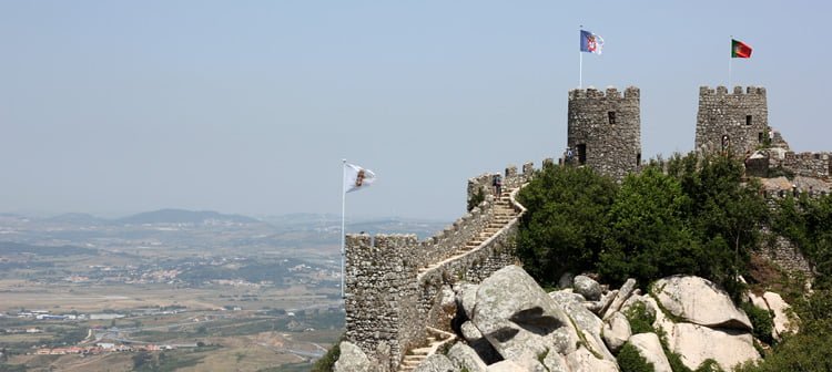 Castelo dos Mouros: como visitar esse monumento de Sintra Castelo dos Mouros, Sintra, Portugal