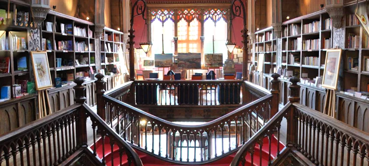 Por dentro da Livraria Lello, no Porto