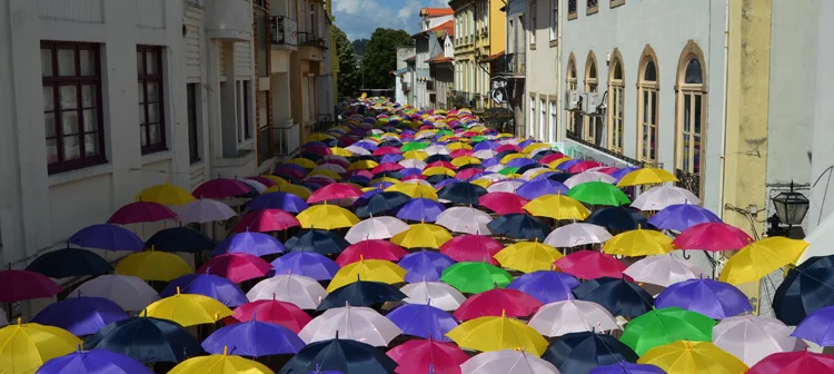 O sucesso das sombrinhas coloridas de Águeda