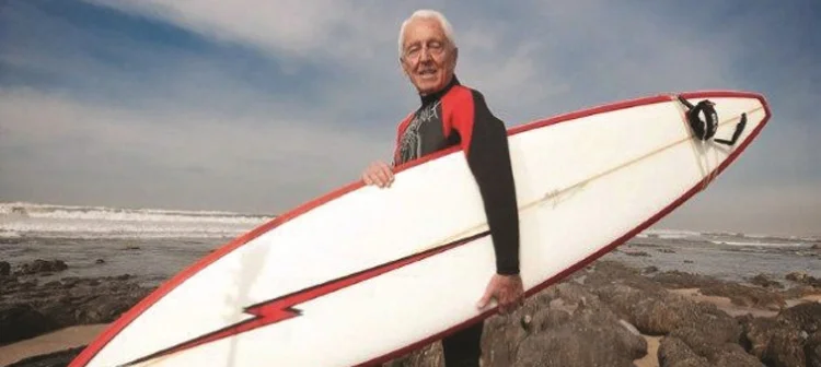 Conheça o primeiro surfista português