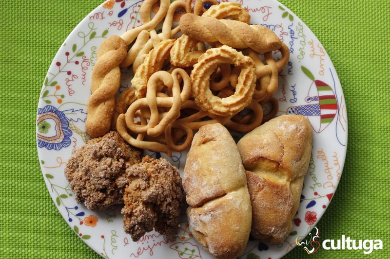 Bolachinhas caseiras, broas de batata doce e bolo de noz que levei para casa da Pastelaria LuziClara 