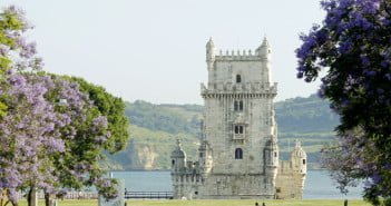 Primavera em Portugal: o que levar na mala? Primavera em Portugal: jacarandás em Lisboa