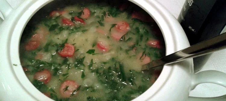 Aprenda a receita de Caldo Verde português