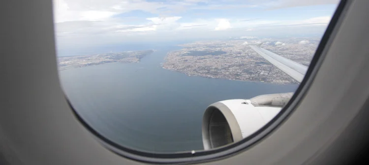 Como comprar uma passagem aérea para Portugal? passagem para portugal