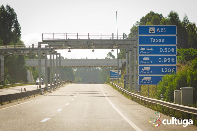 Tabela de pedágio para viajar de carro em Portugal