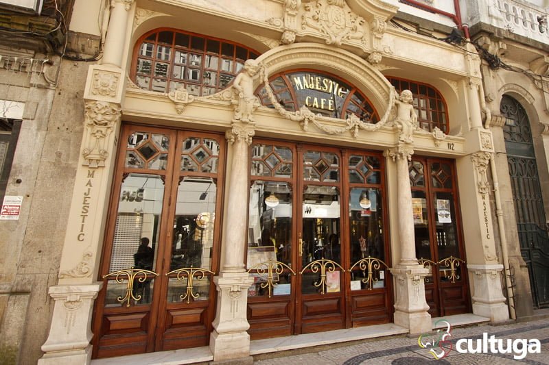 Fachada do Café Majestic no Porto, Portugal