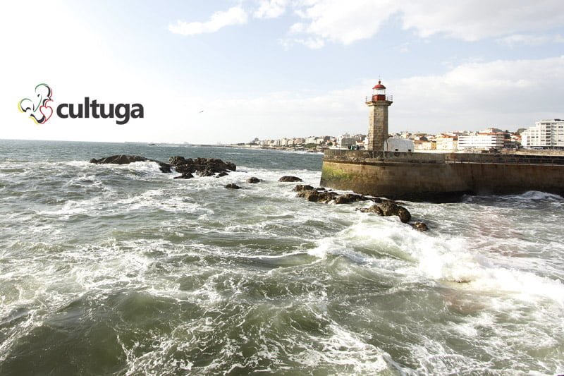 Foz do Douro, quando o Rio Douro encontra com o Oceano Atlântico, em Portugal