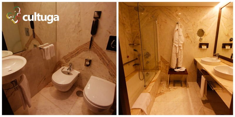 Banheiro, ducha e banheira do hotel Porto Palácio