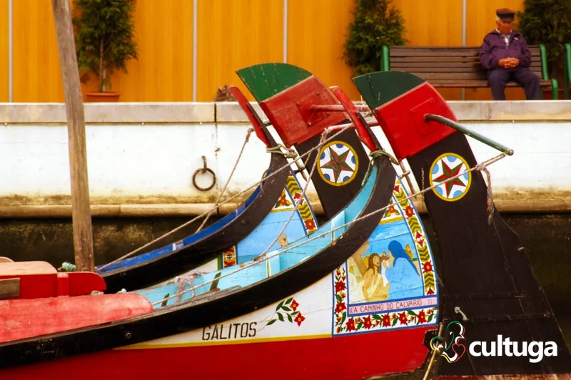 lugares_romanticos_em_portugal_lua_de_mel_bodas_aveiro_barcos_moliceiros