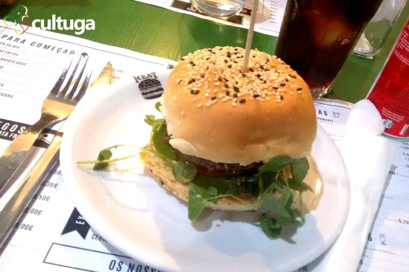 meat-hamburguer-onde-comer-em-alcobaca-cultuga