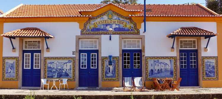 Pensão Destino: hotel em uma estação de trem de Portugal