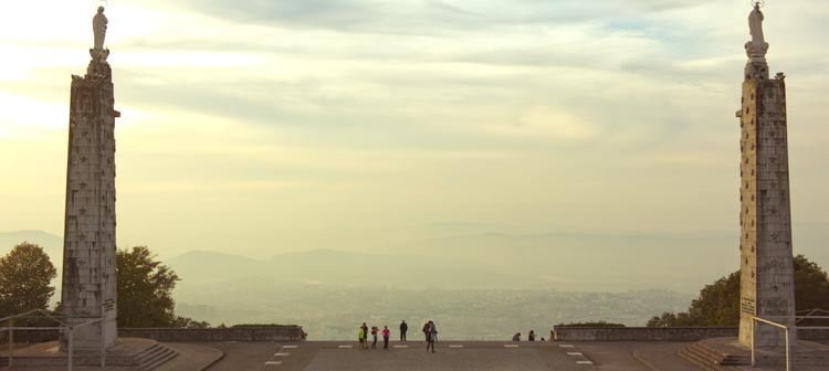 Braga: lugares com vistas IMPERDÍVEIS Santuário de Nossa Senhora do Sameiro, em Braga - Portugal