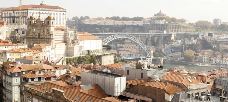 Miradouro da Vitória: uma vista espetácular no Porto Miradouro da Vitória, no Porto - Portugal