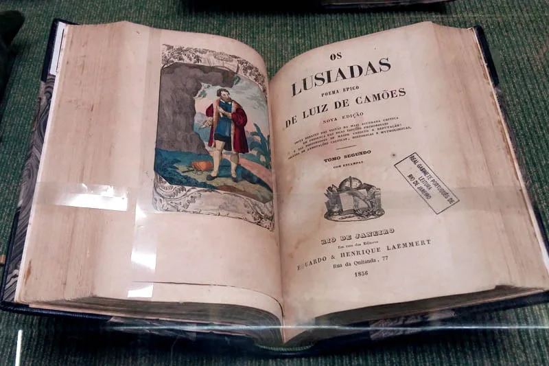 Livro Os Lusíadas no Real Gabinete no Rio de Janeiro Livro Os Lusíadas no Real Gabinete no Rio de Janeiro