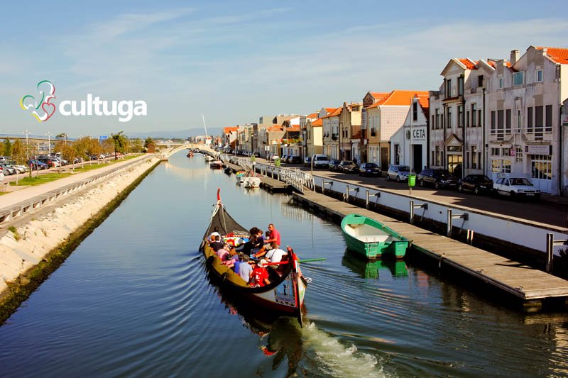 Roteiro em Aveiro Portugal: andar de barco moliceiro