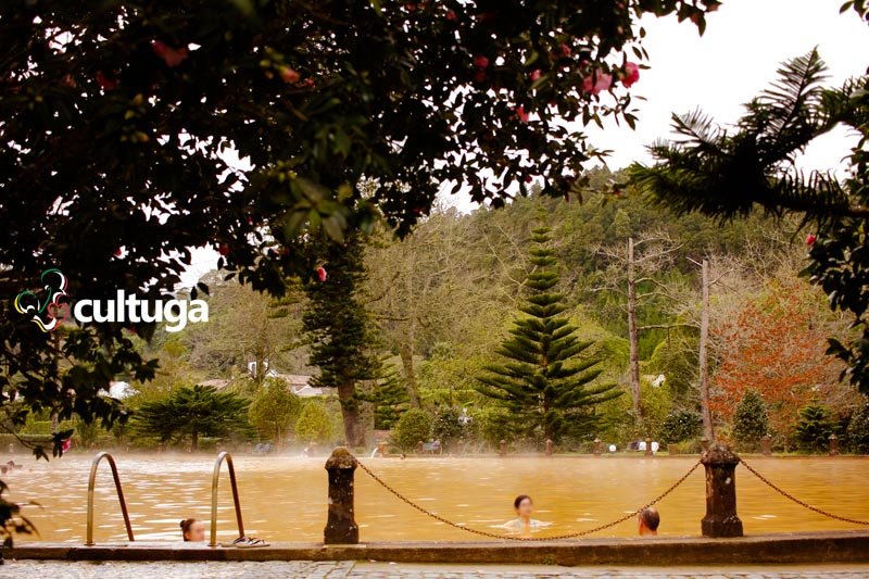 Parque Terra Nostra: banhos quentes e termais nos Açores