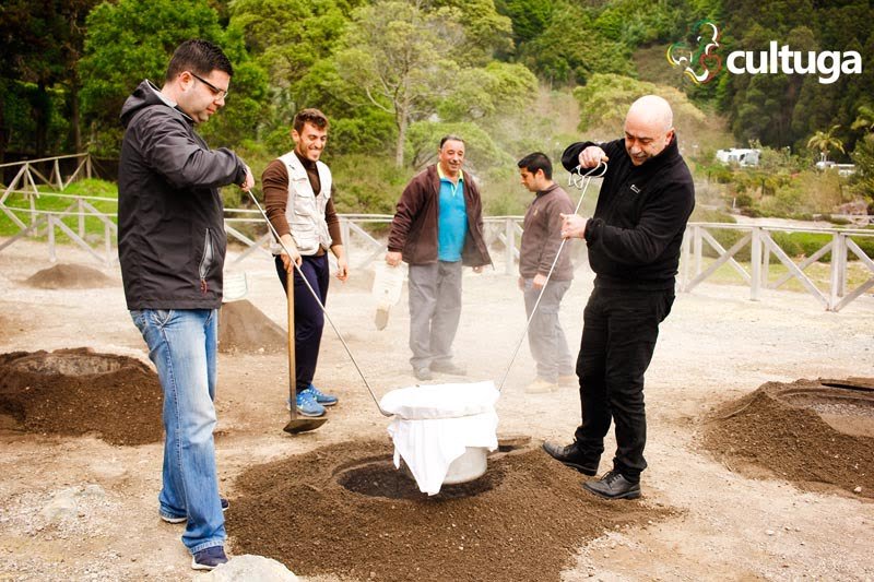 Local em que é feito o cozido das furnas na Ilha de São Miguel Açores