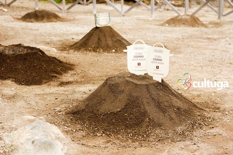 Local em que é feito o cozido das furnas na Ilha de São Miguel Açores