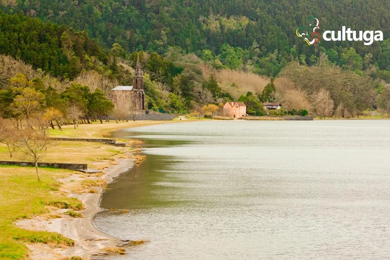 Lagoa das Furnas na Ilha de São Miguel, Açores
