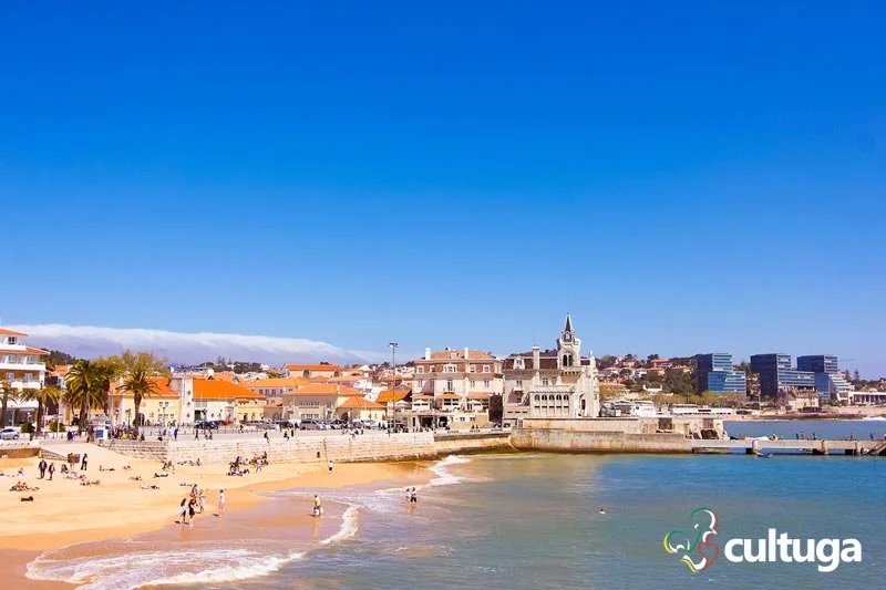 Praia da Rainha e Ribeira, em Cascais, Portugal