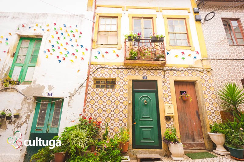 Roteiro em Águeda: ruas com sombrinhas coloridas