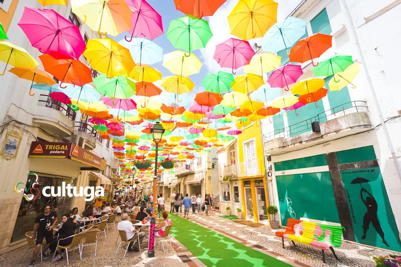 O que fazer em Águeda: roteiro das ruas com guarda-chuvas coloridos O que fazer em Águeda: roteiro das ruas com guarda-chuvas coloridos