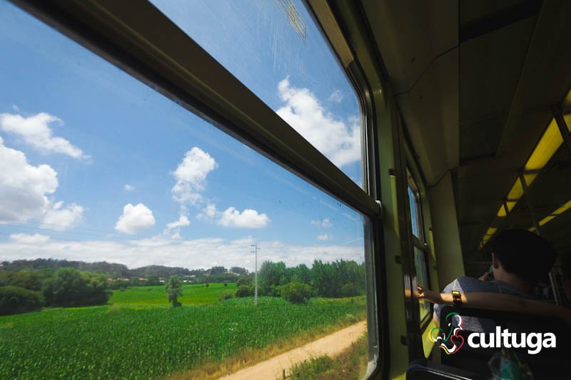 Trem de Aveiro a Águeda, em Portugal