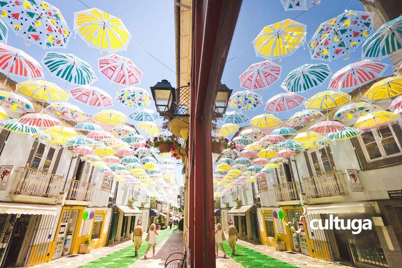 O que fazer em Águeda: roteiro das ruas com guarda-chuvas coloridos
