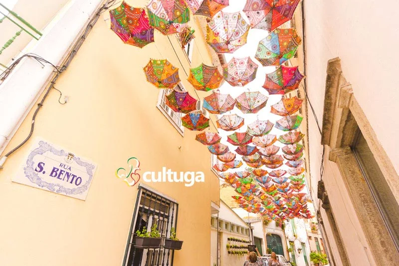 Roteiro em Águeda: ruas com sombrinhas coloridas Roteiro em Águeda: ruas com sombrinhas coloridas