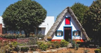 Como chegar a Ilha da Madeira? Casa de Santana, na Ilha da Madeira