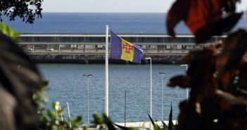 Passeios para conhecer a história da Ilha da Madeira Bandeira da Ilha da Madeira