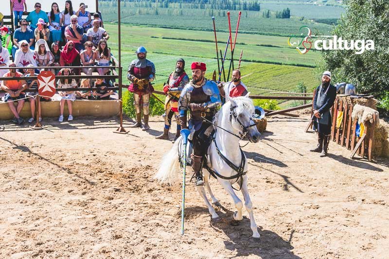 Lutas medievais no mercado de Óbidos