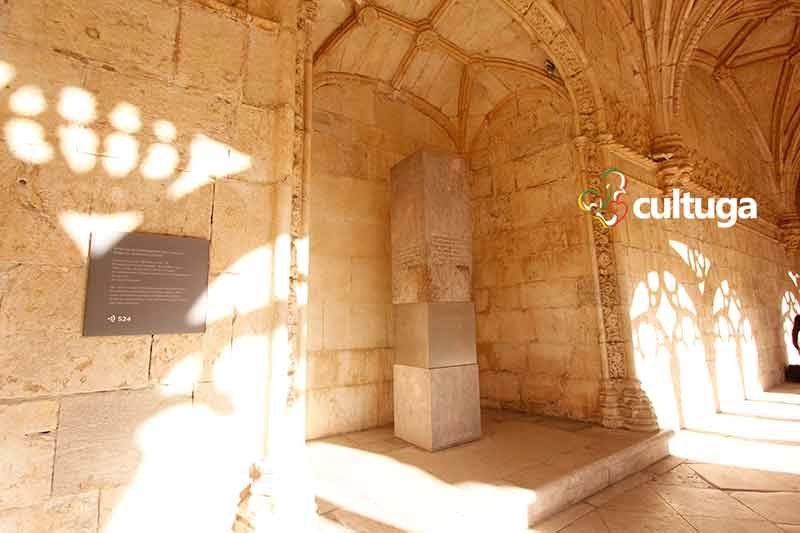 Túmulo de Fernando Pessoa