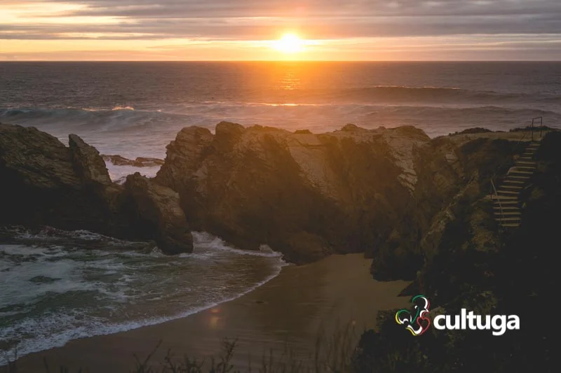 Pôr-do-sol na Praia dos Buizinhos, em Porto Covo