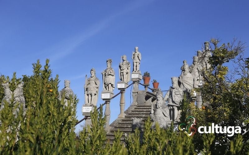 Jardim do paço episcopal: escadaria dos reis