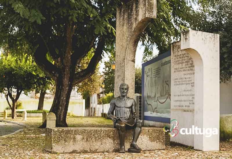 Estátua de Luís de Camões em Constância