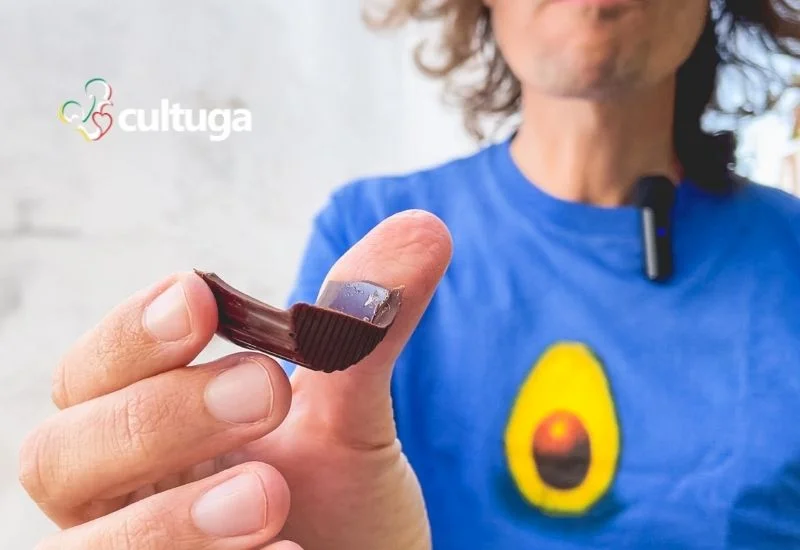 Ginjinha de Óbidos no copo de chocolate