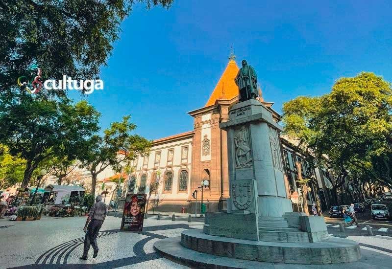 Estátua Zarco Av Arriaga Funchal Madeira