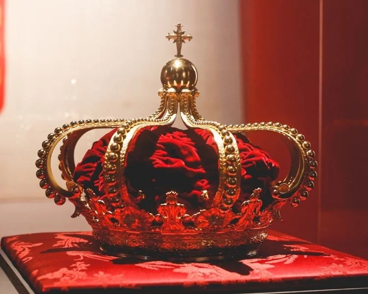D. MARIA II: objetos curiosos da princesa brasileira que foi rainha de Portugal Coroa de Portugal D maria II