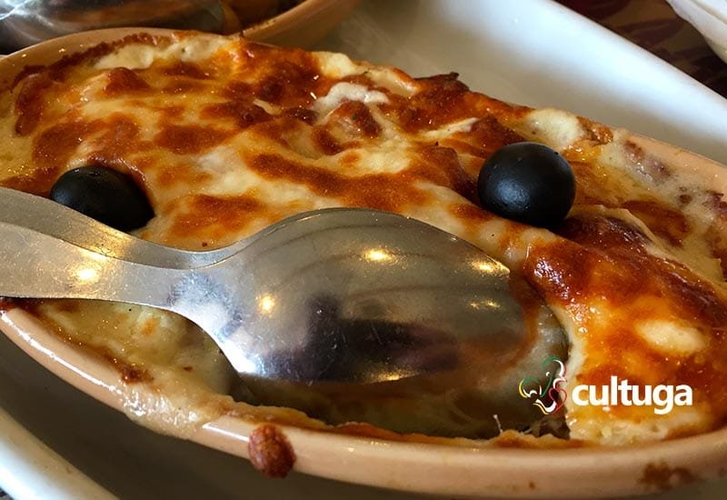 Pratos de bacalhau Portugal: Bacalhau com Natas Pratos de bacalhau Portugal: Bacalhau com Natas