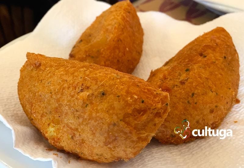 Bolinho de Bacalhau pratos de bacalhau portugal
