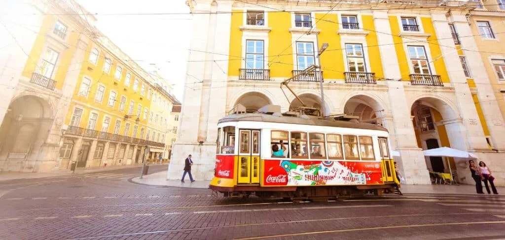 Bondinho em Lisboa: como andar de elétrico? Passeio de Elétrico em Lisboa