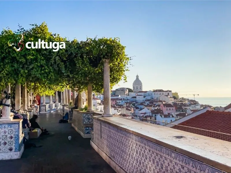 Miradouro de Santa Luzia, Lisboa, Portugal - Cultuga