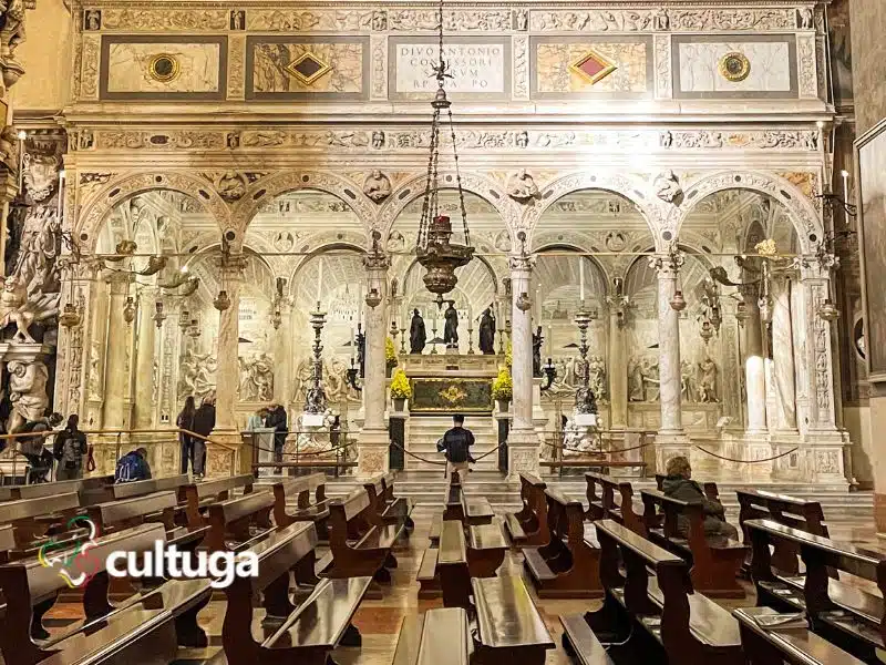 Tumulo de Santo António, em Padua, na Itália 